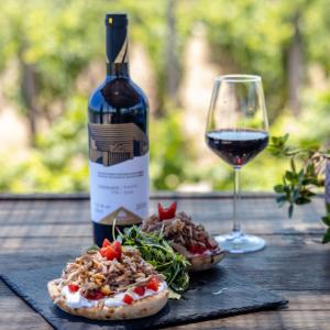 Λυραράκης Ερυθρός | ΠΓΕ Κρήτη Ερυθρός Ξηρός Syrah Κοτσιφάλι (2018) 750ml | Οινοποιείο Λυραράκης