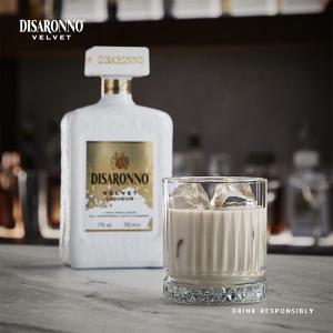 Disaronno Velvet Liqueur Gift Box with 2 Glasses 700ml | Italian Liqueur | Disaronno
